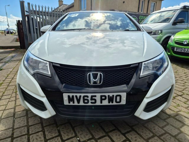 Honda Civic I-vtec S Hatchback White #2