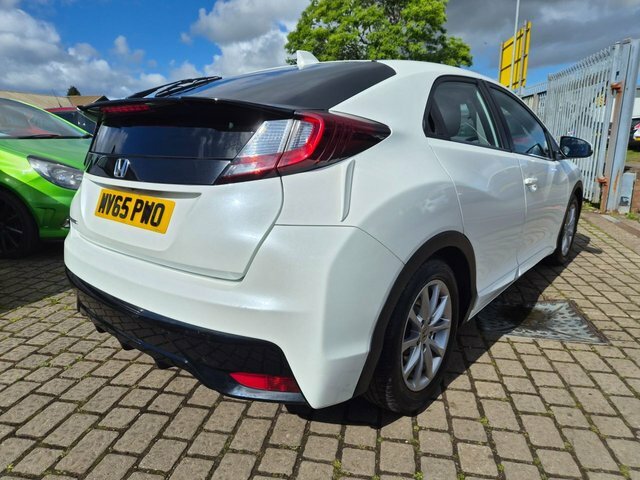 Honda Civic I-vtec S Hatchback White #6