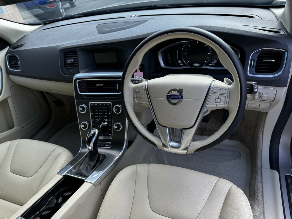 Volvo V60 Polestar Black #43