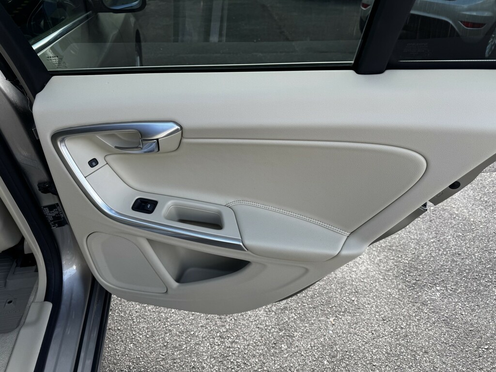 Volvo V60 Polestar Black #40