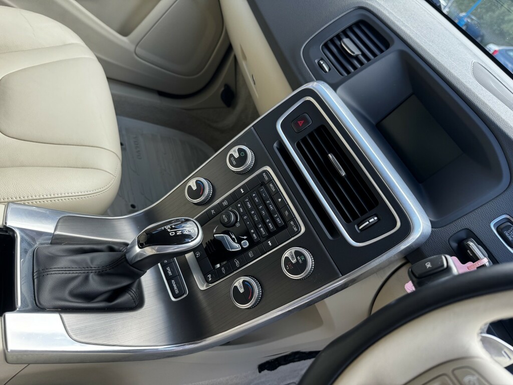 Volvo V60 Polestar Black #44
