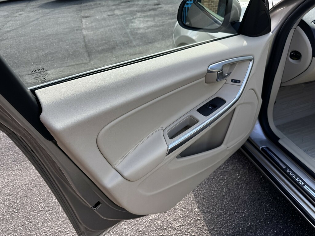 Volvo V60 Polestar Black #30