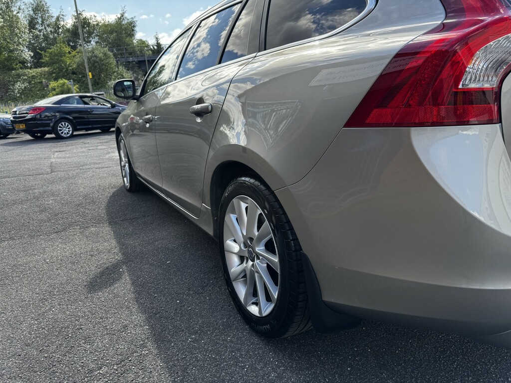 Volvo V60 2.0 Se Lux D4 181Hp Gold #4