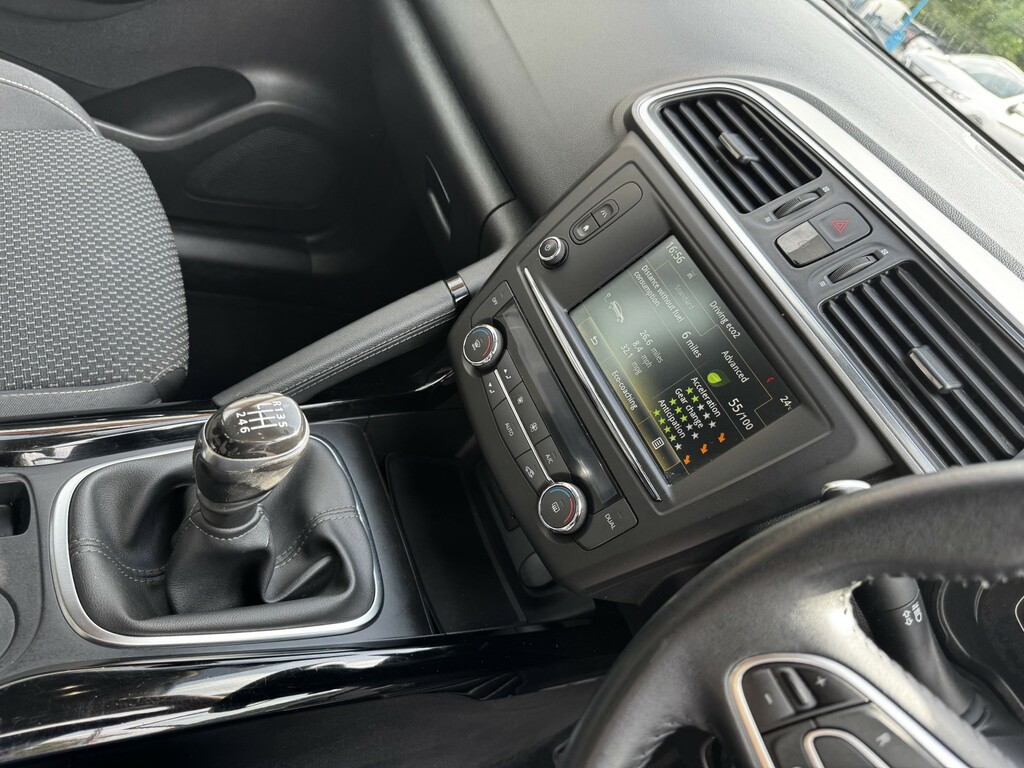 Renault Kadjar 1.5 Dci Signature Nav Edc Red #35