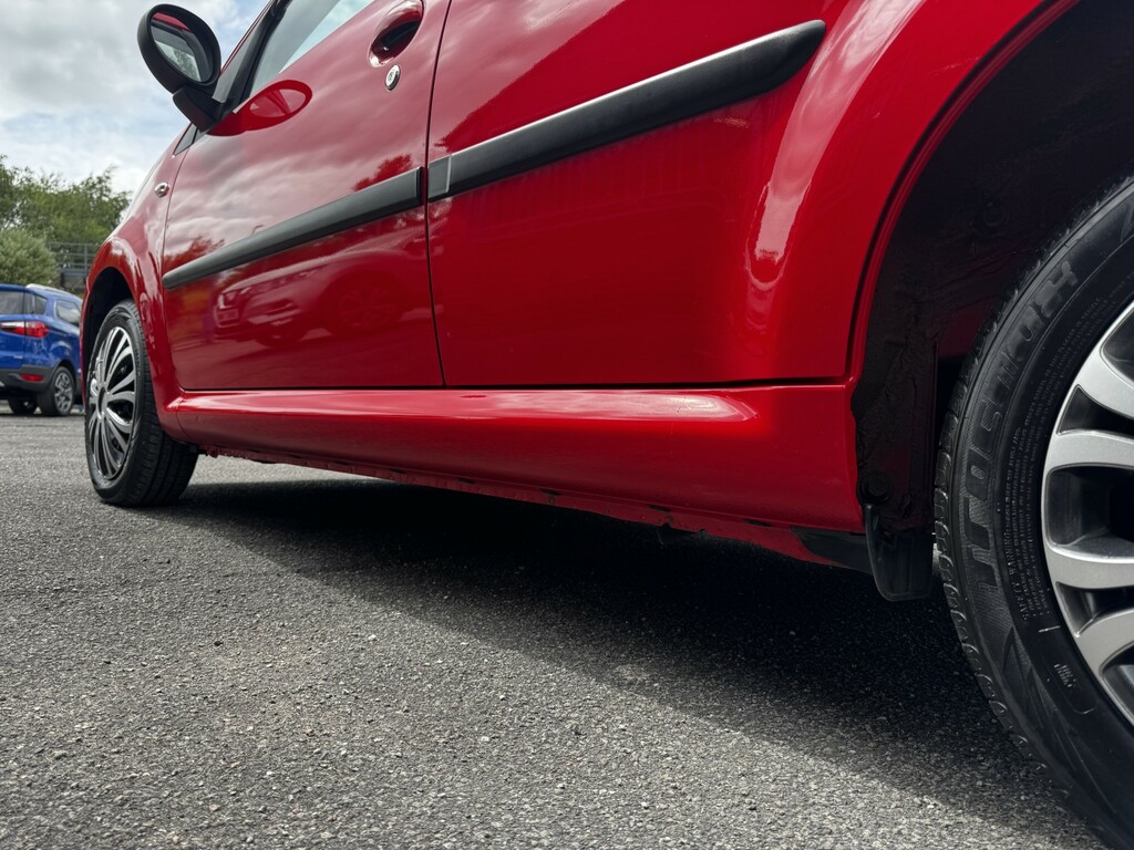 Peugeot 107 1.0 12V Urban Red #5