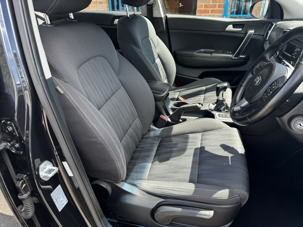 Kia Sportage 1 White #35