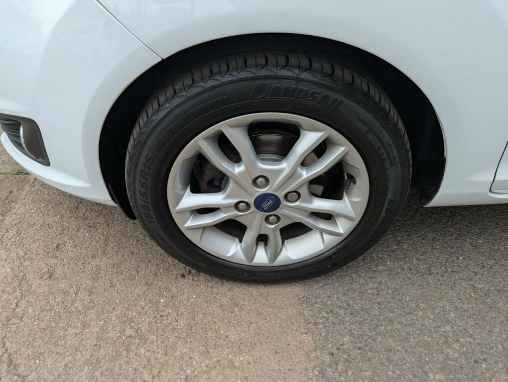 Ford Fiesta 1.5 Tdci Zetec White #5