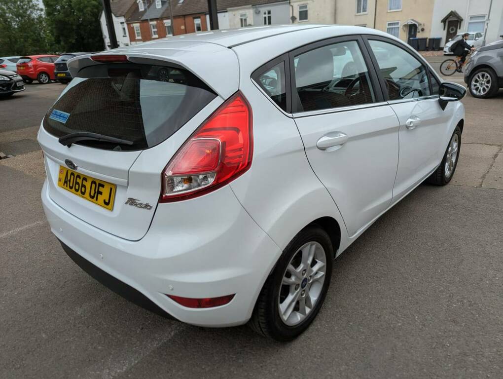 Ford Fiesta 1.5 Tdci Zetec White #4