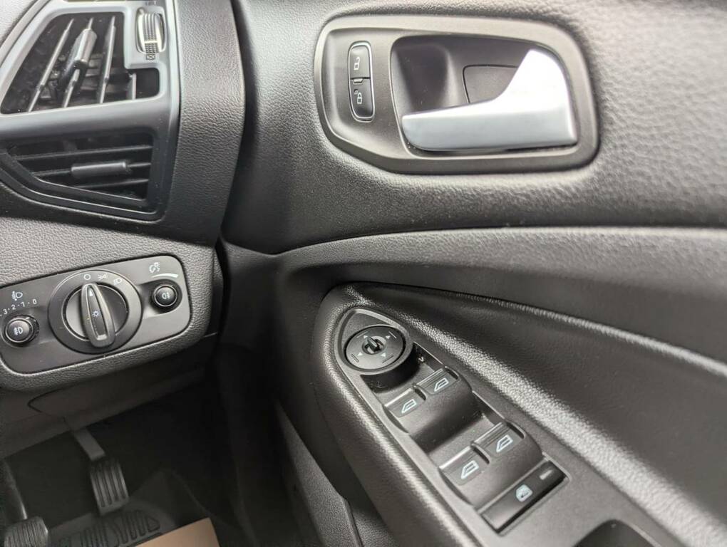 Ford Kuga 1.5 Tdci Zetec 2Wd Silver #4