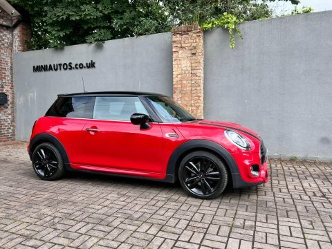Mini Hatch 1.5 Cooper Sport Red