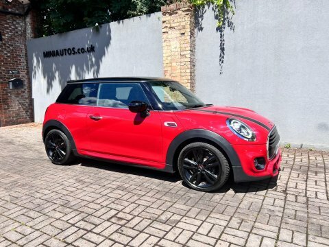 Mini Hatch 1.5 Cooper Sport YF69XVZ Red