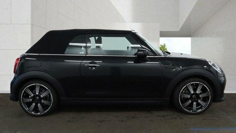 Mini Convertible 1.5 Cooper Exclusive Black #2