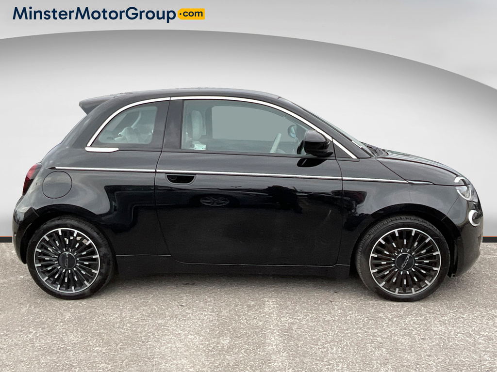 Fiat 500E La Prima Black #2
