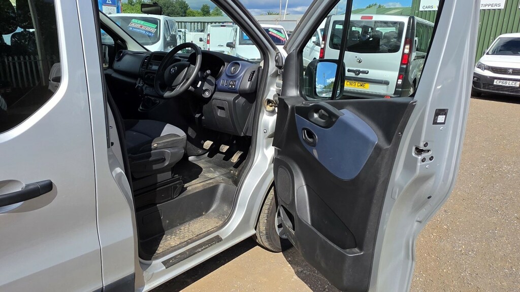 Vauxhall Vivaro 1.5-Turbo-d-2900-dynamic White #13