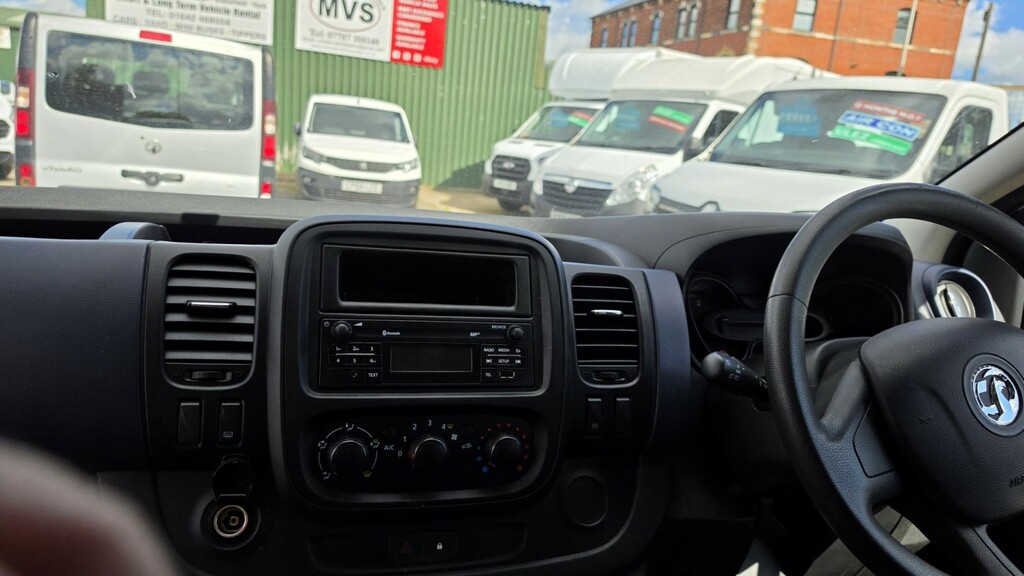 Vauxhall Vivaro 1.5-Turbo-d-2900-dynamic White #17