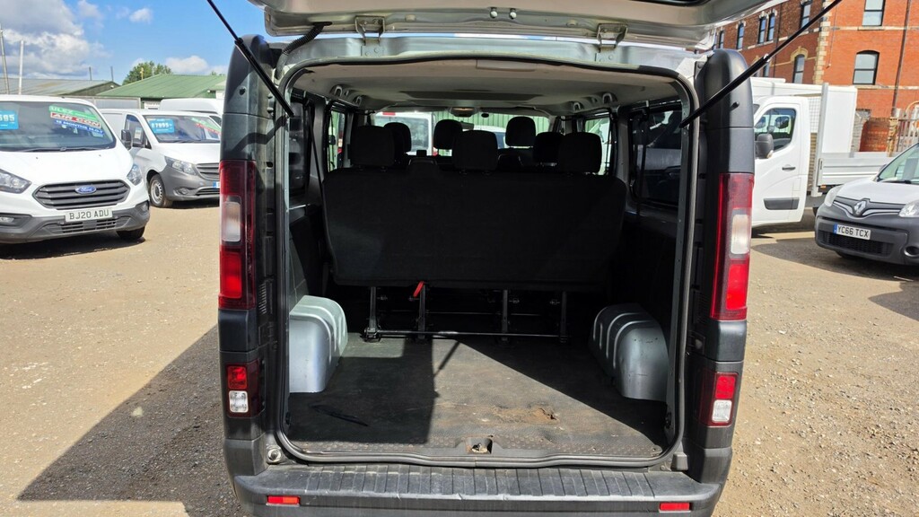 Vauxhall Vivaro 1.5-Turbo-d-2900-dynamic White #9