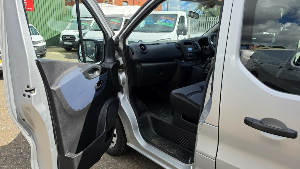 Vauxhall Vivaro 1.5-Turbo-d-2900-dynamic White #15