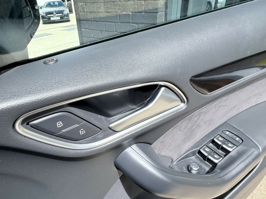 Audi Q3 Tfsi S Line Edition Black #42