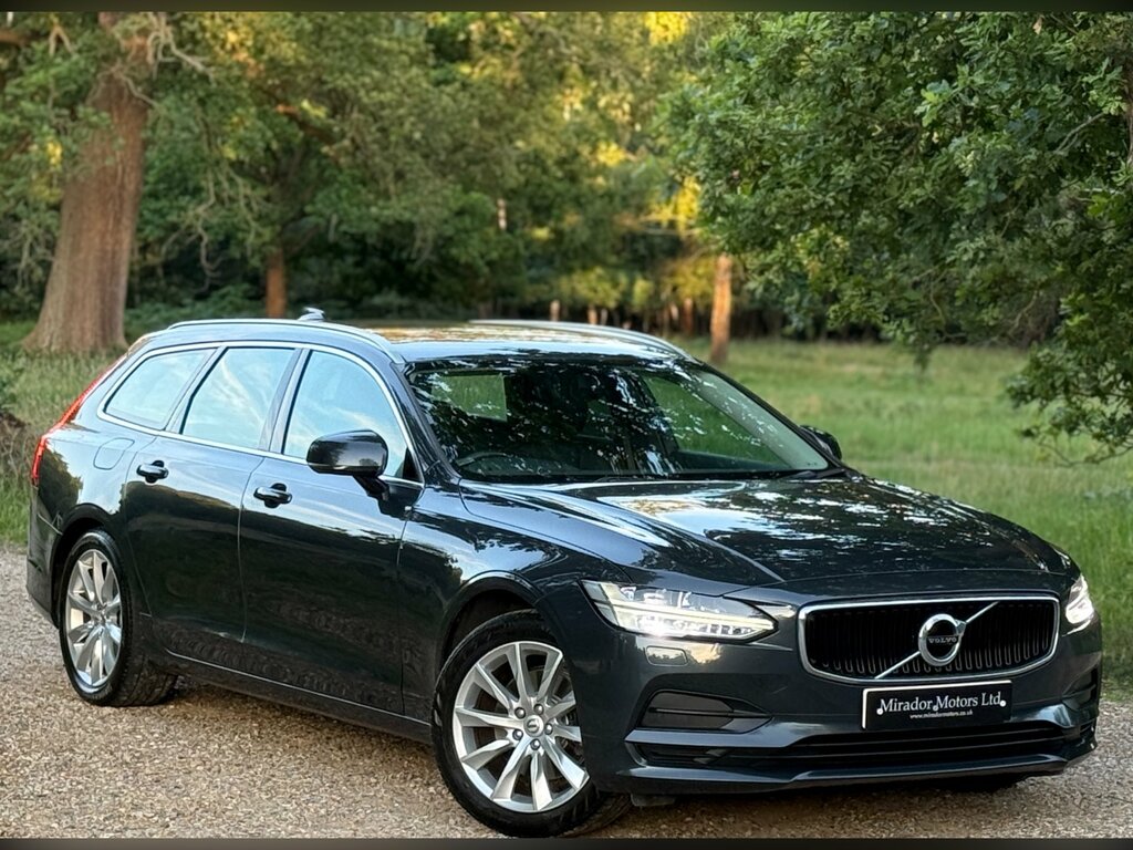 Volvo V90 D4 Momentum 5-Door Grey