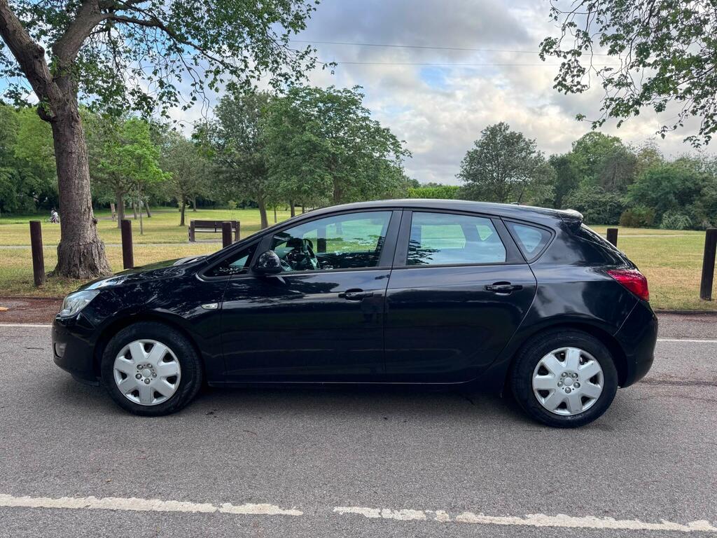 Vauxhall Astra 1.4 16V Exclusiv Euro 5  Black #4