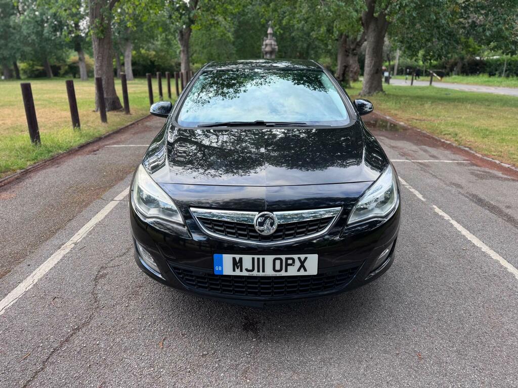 Vauxhall Astra 1.4 16V Exclusiv Euro 5  Black #2