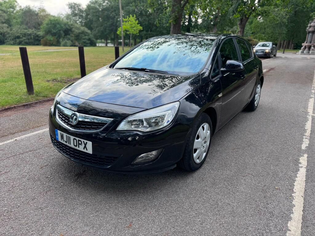 Vauxhall Astra 1.4 16V Exclusiv Euro 5  Black #3