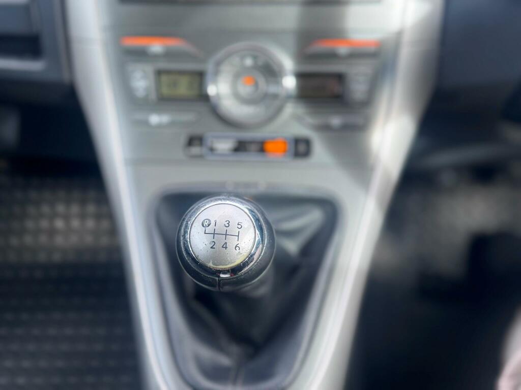 Toyota Auris  Silver #15