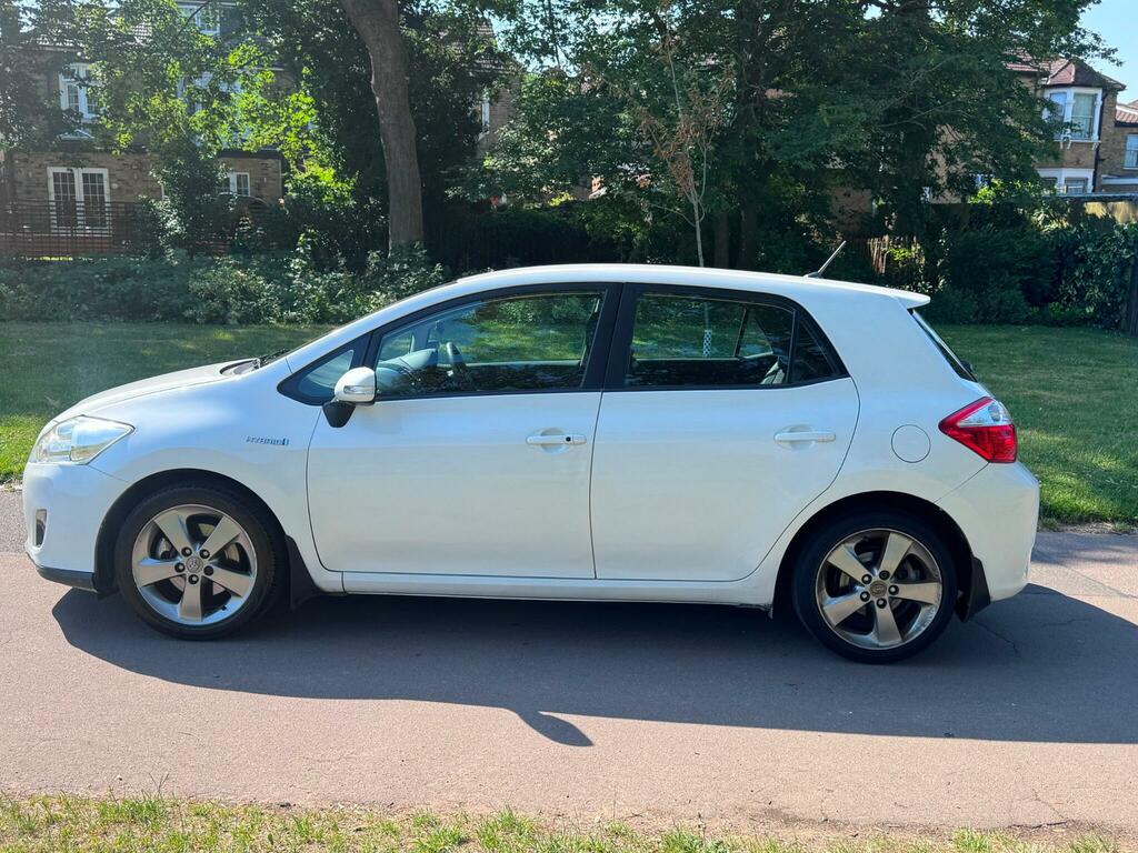 Toyota Auris T Spirit White #4