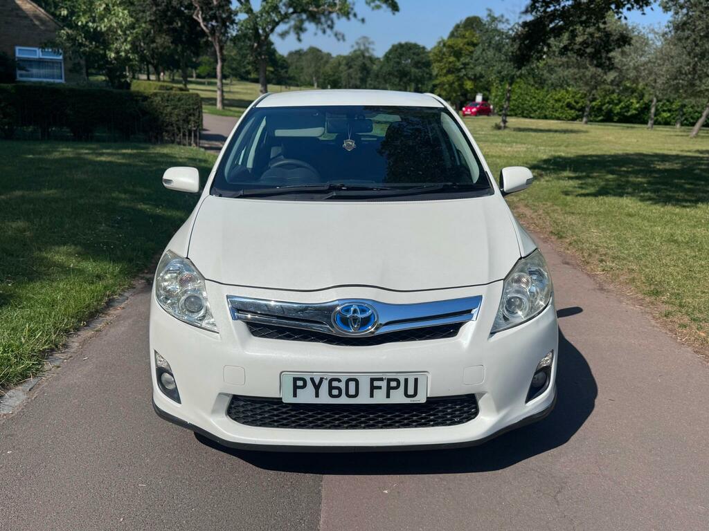 Toyota Auris T Spirit White #2