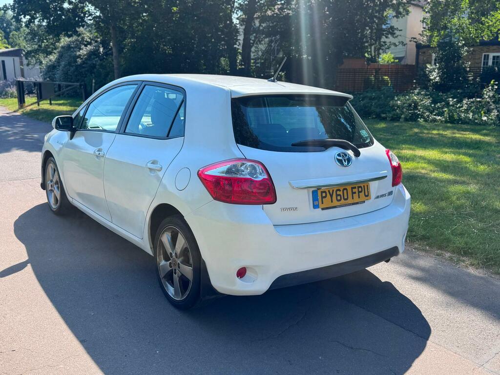 Toyota Auris T Spirit White #5
