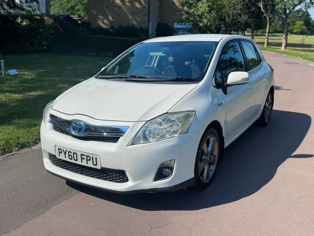 Toyota Auris T Spirit White #3