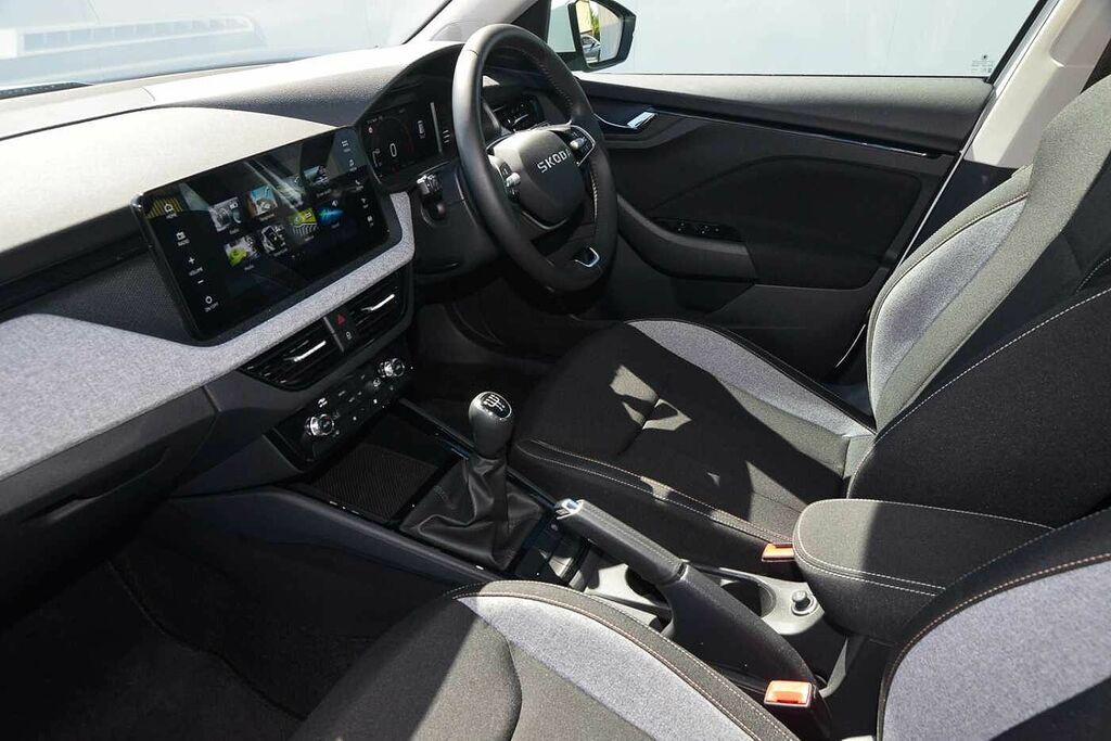 Skoda Kamiq 1.0 Tsi 95 Se Edition DF75ZYL White #2