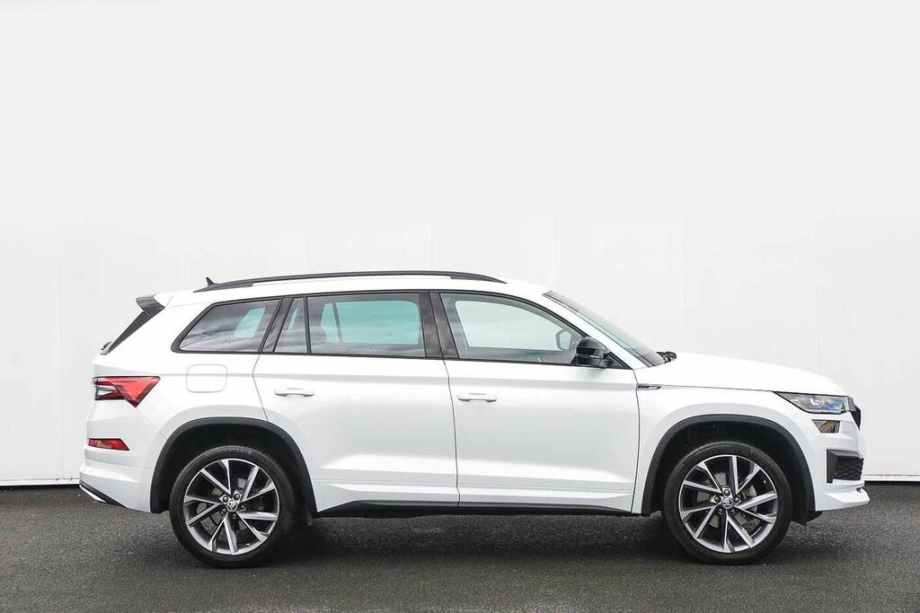 Skoda Kodiaq 1.5 Tsi Sport Line Dsg 7 Seat DA24UUM White #4