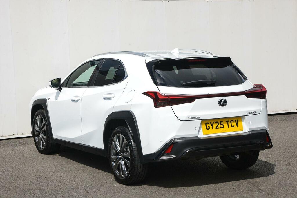 Lexus UX 300H 2.0 F-sport Design Cvt GY25TCV White #3