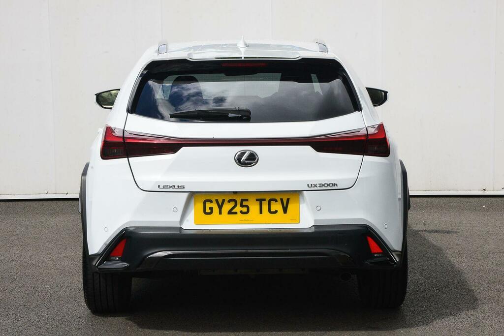 Lexus UX 300H 2.0 F-sport Design Cvt GY25TCV White #4