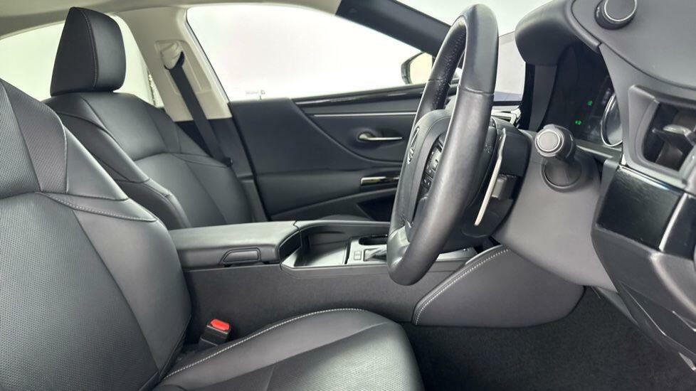 Lexus ES 2.5 300H Premium Edition Saloon Hybrid Red #5