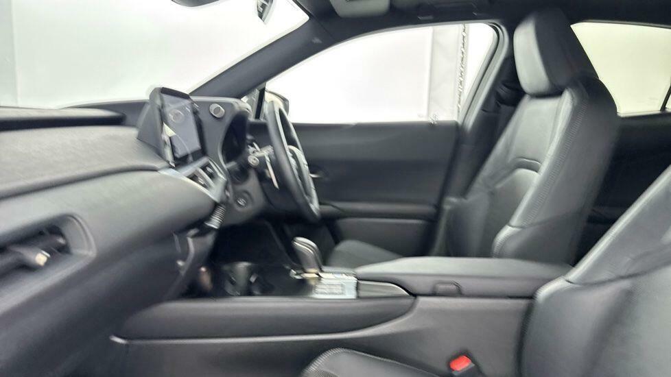 Lexus UX 300E Takumi #8