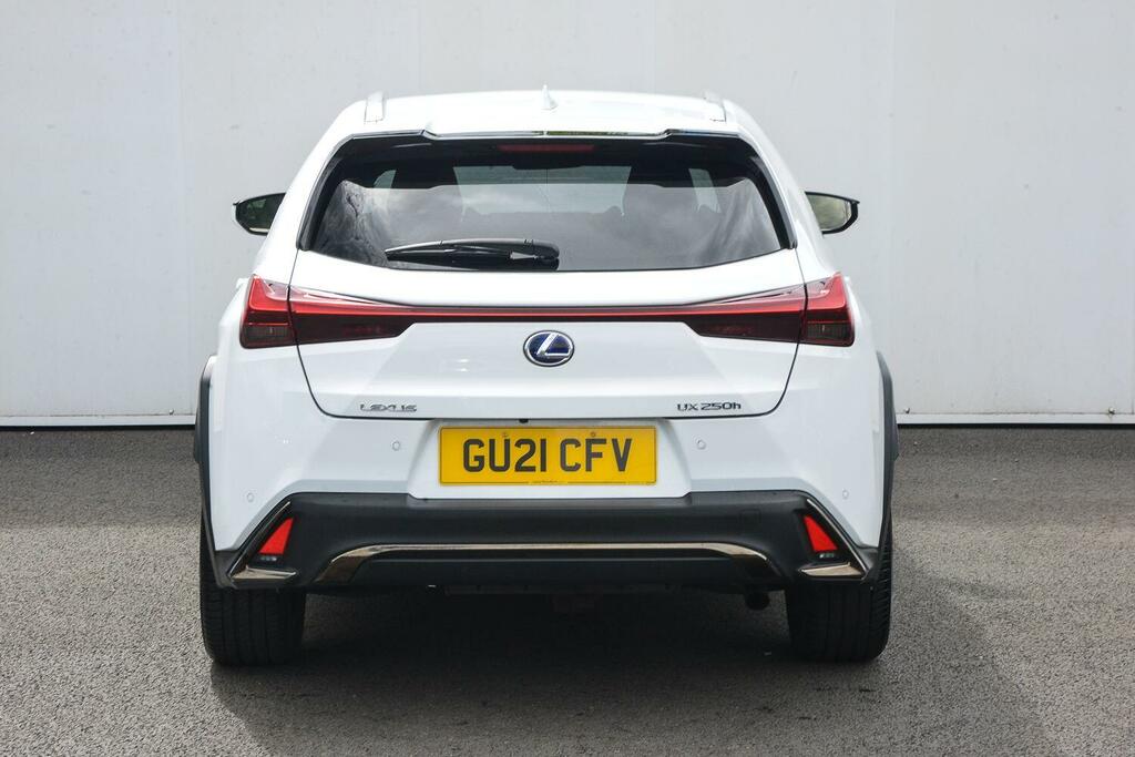 Lexus UX 250H E4 2.0 F-sport Cvt Premium Plussunroof GU21CFV White #4