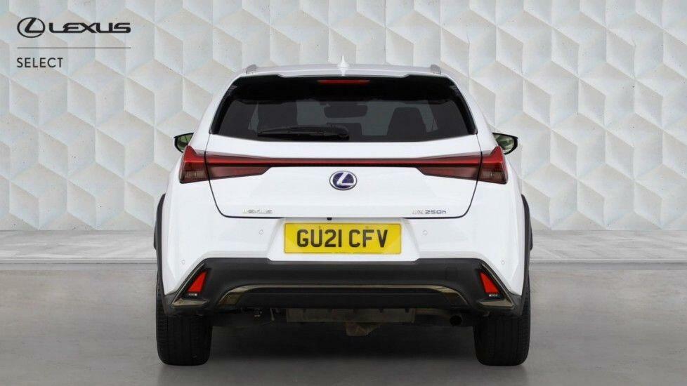 Lexus UX 250H E4 2.0 F-sport Cvt Premium Plussunroof White #5