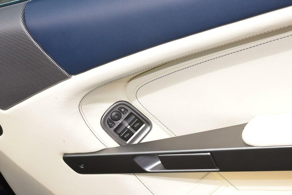 Aston Martin DB9 6.0 V12 Coupe Black #24