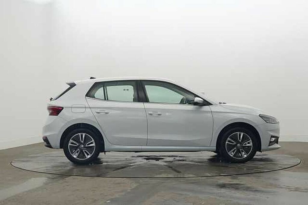 Skoda Fabia 1.0 Tsi 110 Se L White #4
