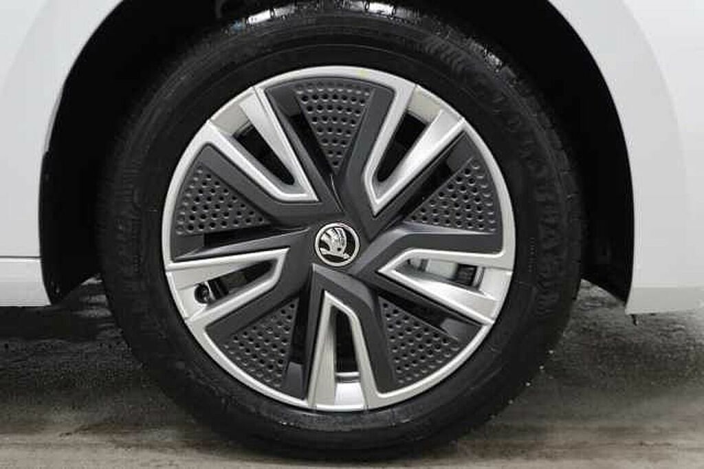 Skoda Fabia 1.0 Tsi 110 Se L White #5