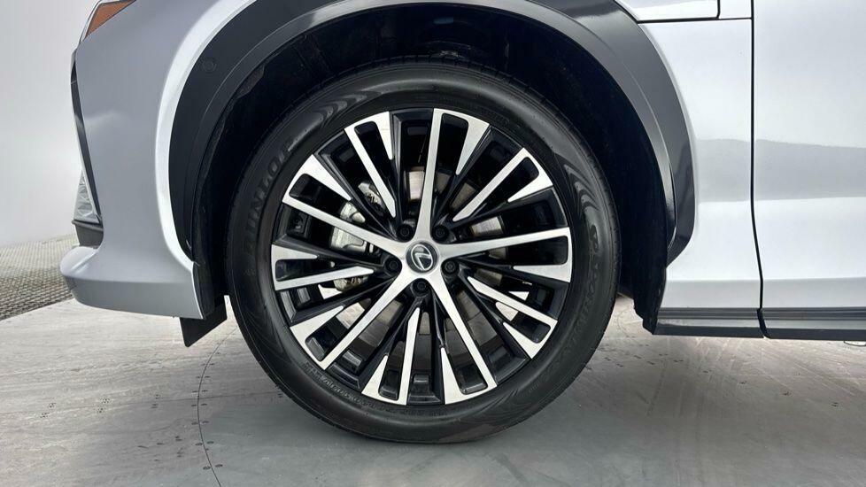 Lexus RZ 450E 230Kw Direct4 Takumi 71 Kwh Silver #6
