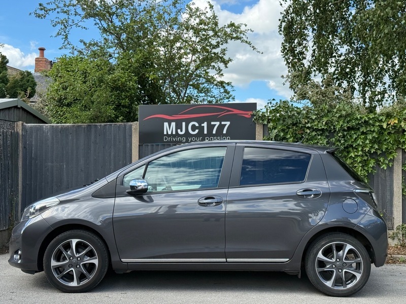 Toyota Yaris Hatchback Blue #3