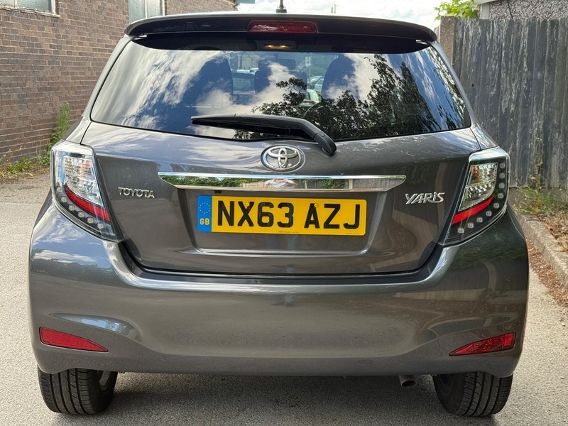 Toyota Yaris Hatchback Blue #4