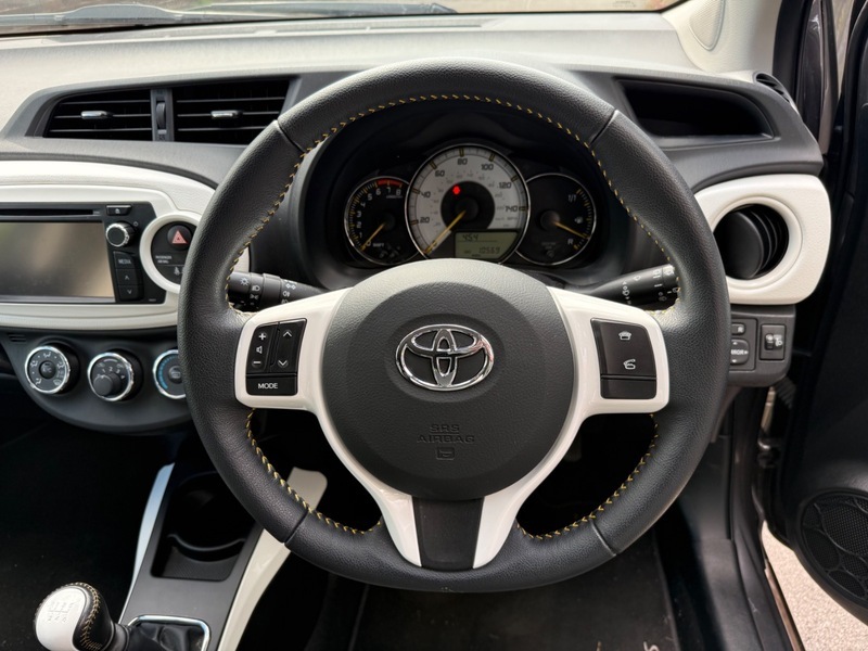Toyota Yaris Hatchback Blue #8
