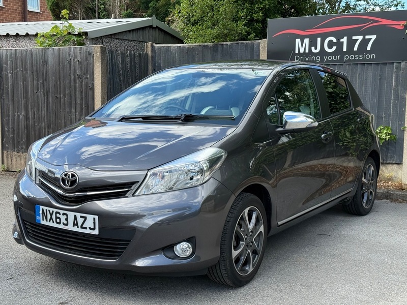 Toyota Yaris Hatchback Blue #2