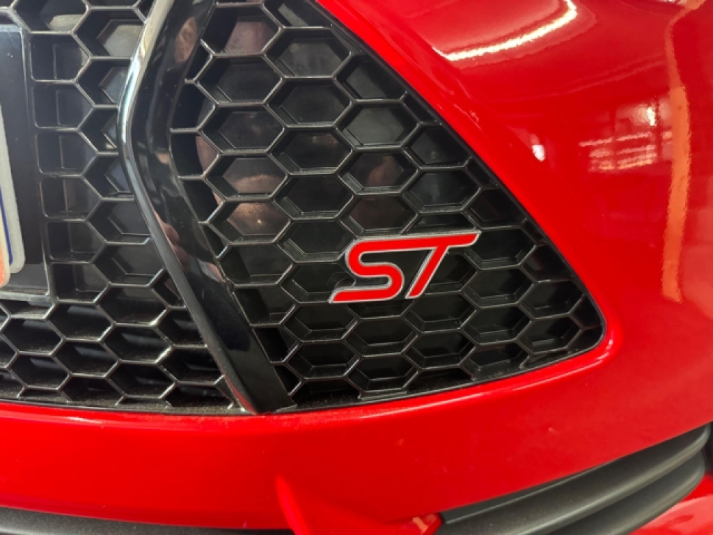 Ford Focus 2.0T Ecoboost St-2 Euro 5 S S Red #4