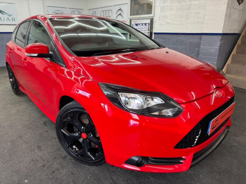 Ford Focus 2.0T Ecoboost St-2 Euro 5 S S Red