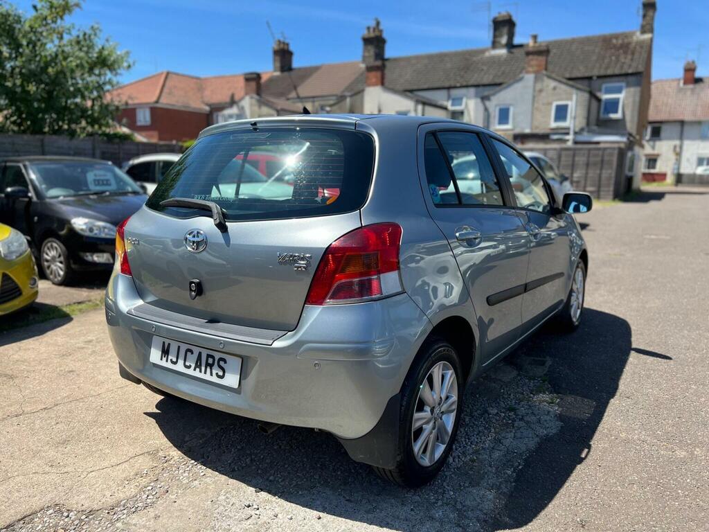 Toyota Yaris Hatchback  #5